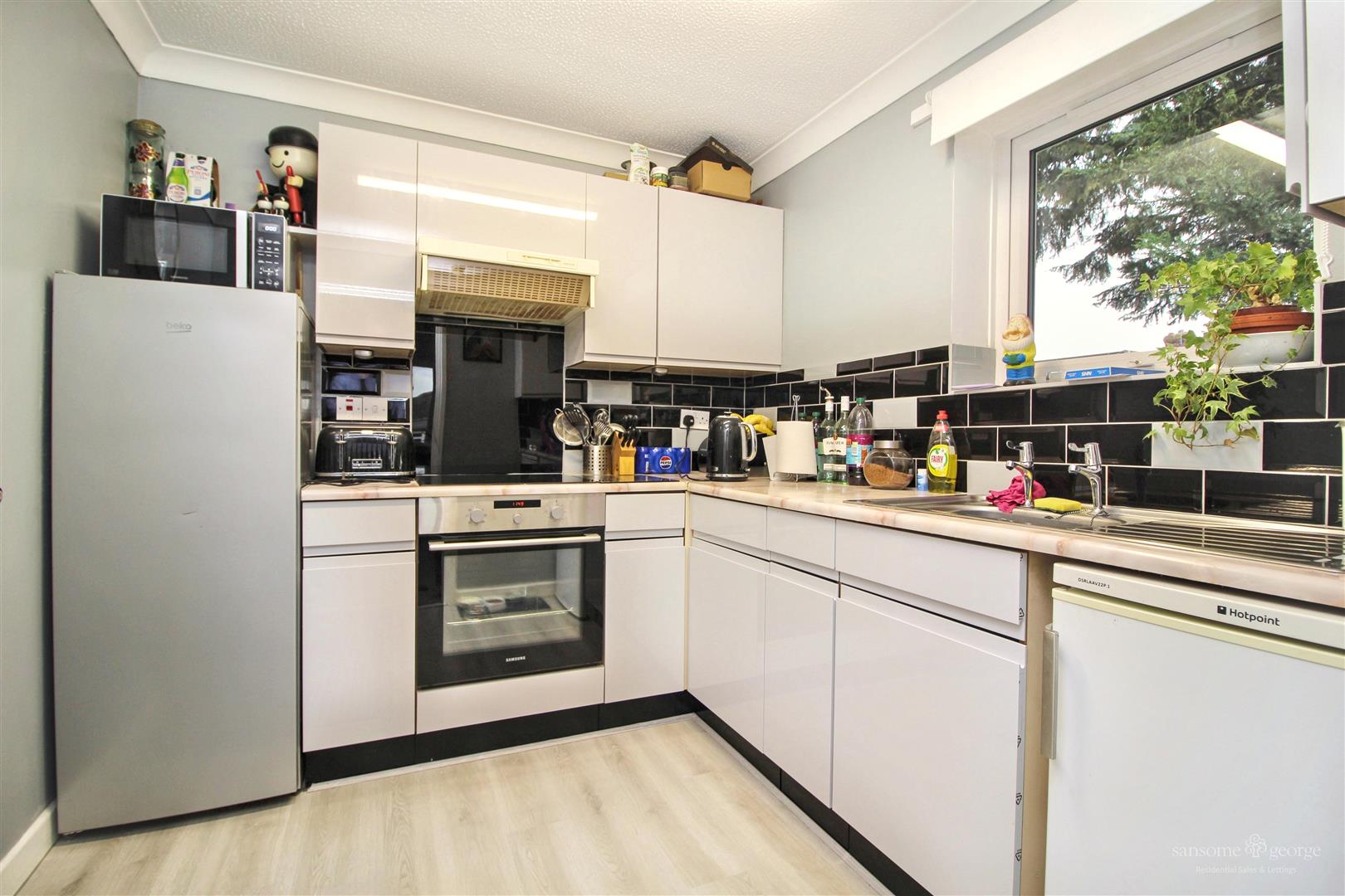 1 bed property in Orchard Court, Reading